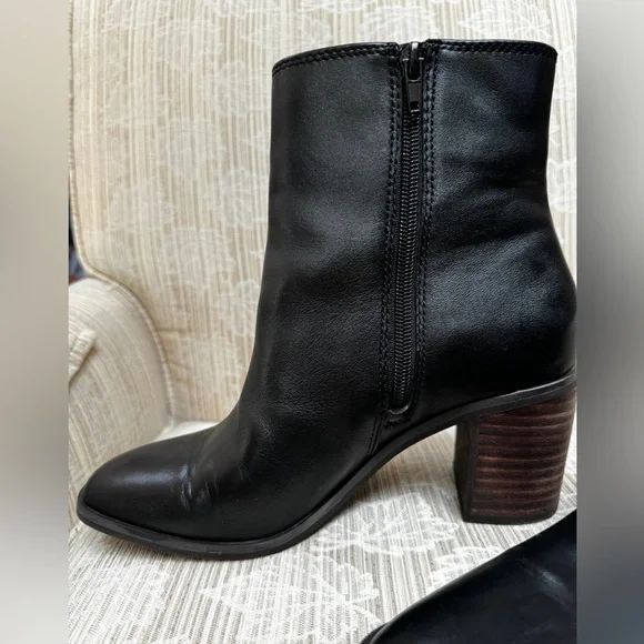 LUCKY BRAND Sz 9 LOW BOOTS zip side EXC like new cond. worn once ! Make … - Picture 1 of 8